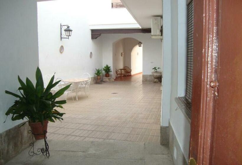 4间卧室的房子, Casa De Comedias