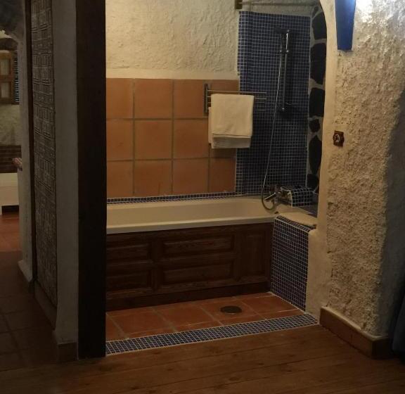 Номер Стандарт с Гидромассажем, Casas Cueva Y Cortijo La Tala En Guadix