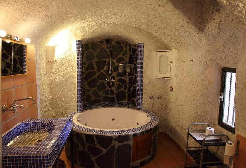 חדר סופריור עם ג'קוזי, Casas Cueva Y Cortijo La Tala En Guadix