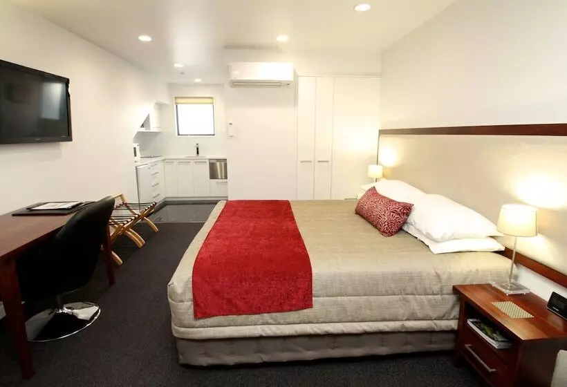 スタンダードスタジオ, Delorenzo Studio Apartments