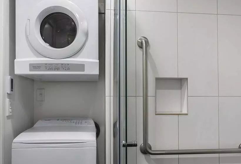 スタンダードスタジオ, Delorenzo Studio Apartments