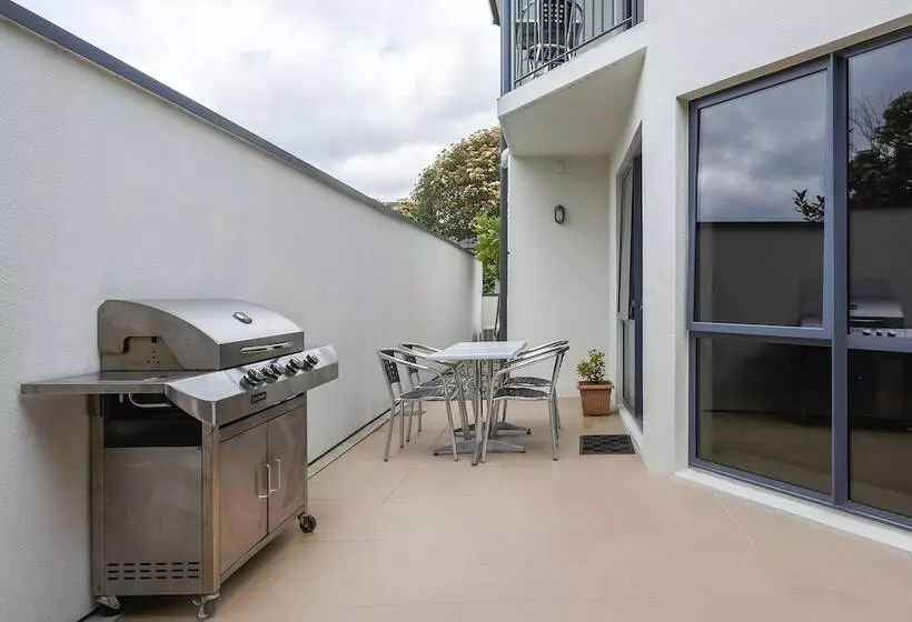 エクゼクティブスイート, Delorenzo Studio Apartments