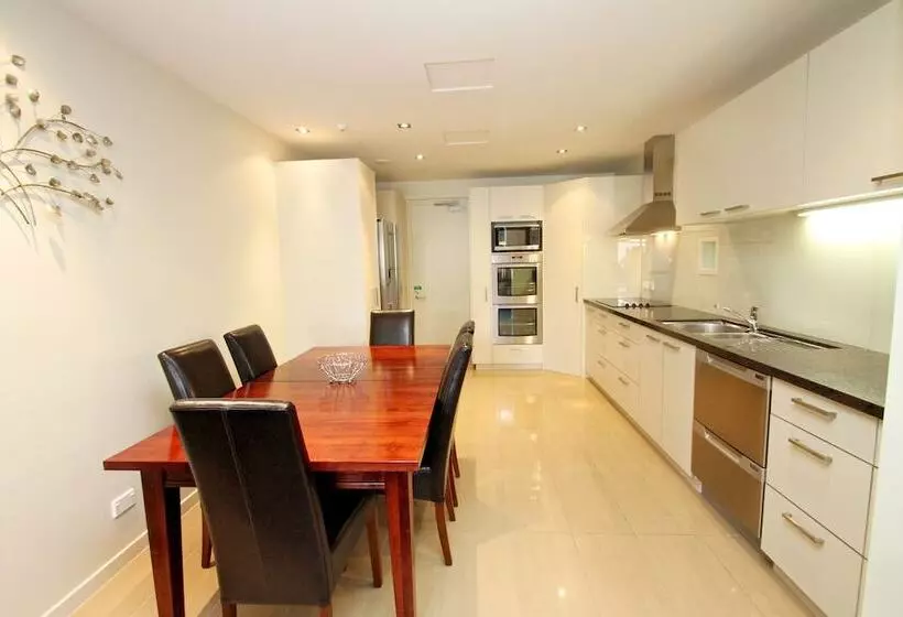 エクゼクティブスイート, Delorenzo Studio Apartments
