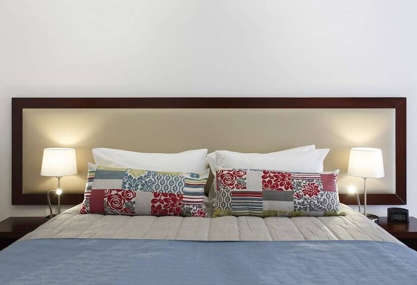 סטודיו אקזקיוטיב, Delorenzo Studio Apartments