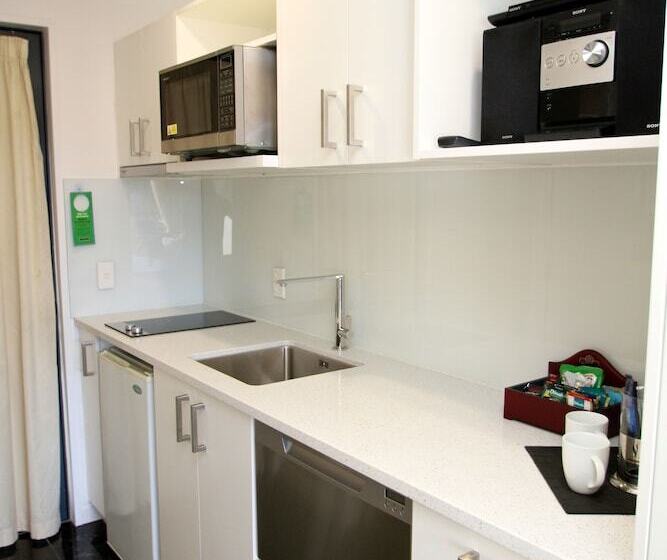 סטודיו אקזקיוטיב, Delorenzo Studio Apartments