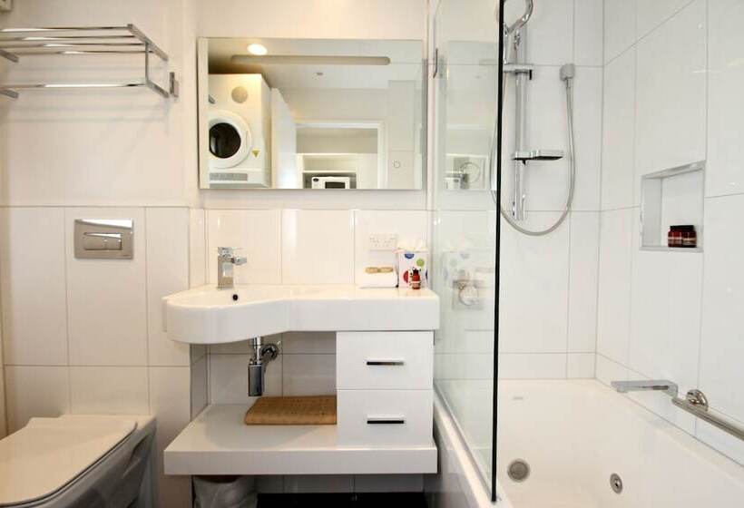 스탠다드 스튜디오, Delorenzo Studio Apartments