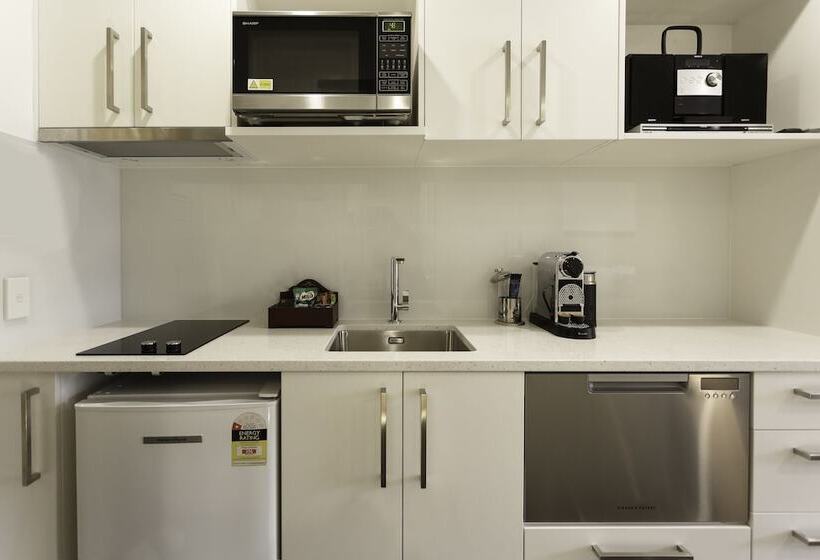 스탠다드 스튜디오, Delorenzo Studio Apartments