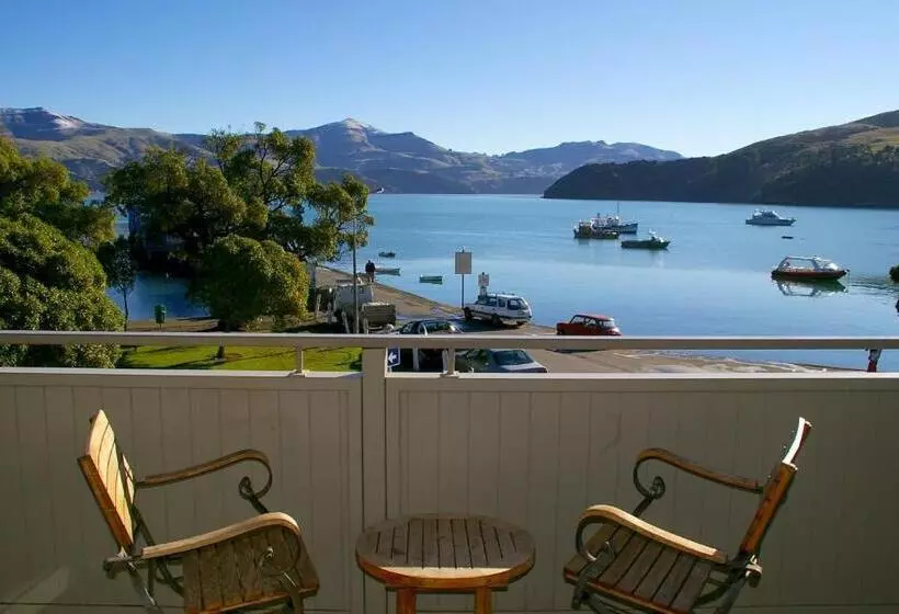 1 Bedroom Penthouse Apartment, Akaroa Village Inn