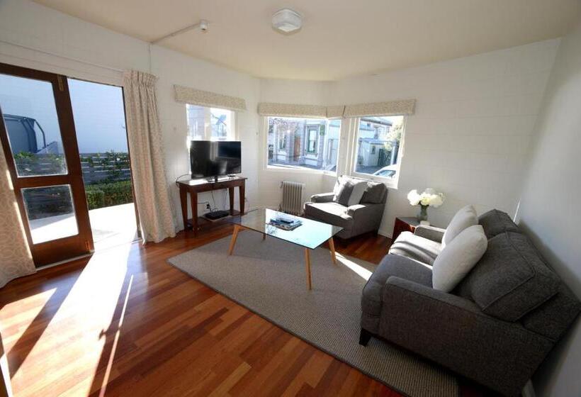 דירת חדר בקומת קרקע, Akaroa Village Inn