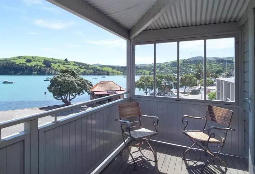 1 Bedroom Penthouse Apartment, Akaroa Village Inn