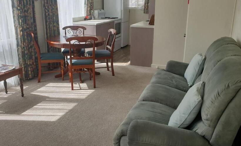 דירת חדר נוף לים, Akaroa Village Inn