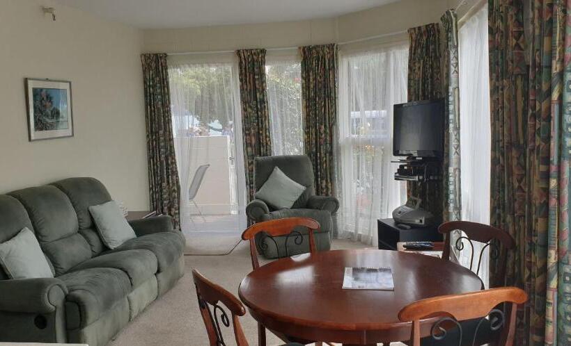 דירת חדר נוף לים, Akaroa Village Inn