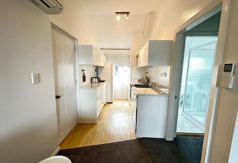 דירת חדר נוף לים, Akaroa Village Inn