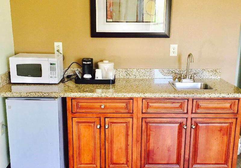Люкс Кровать Кинг, Best Western Butner Creedmoor Inn
