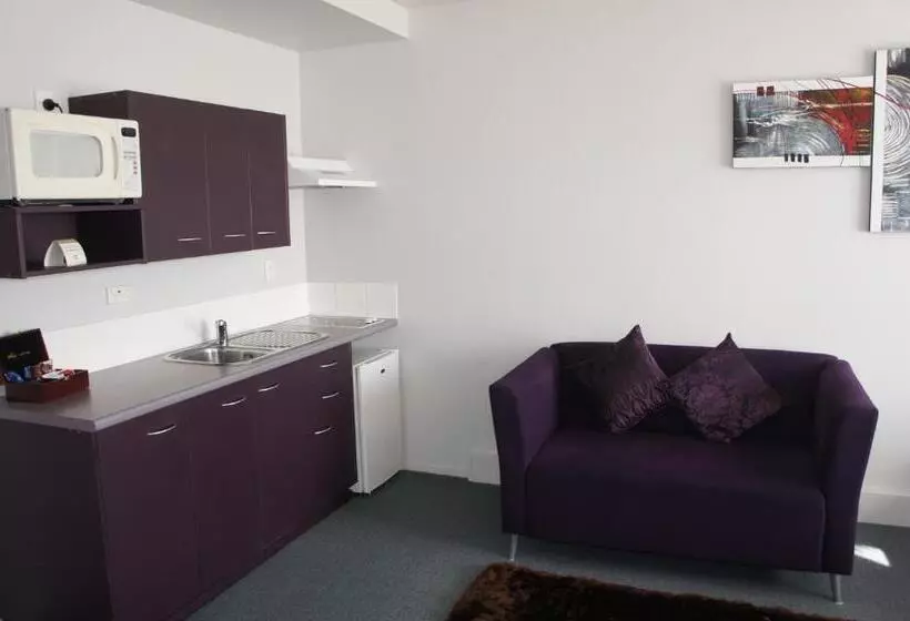 1 Bedroom Apartment with Balcony