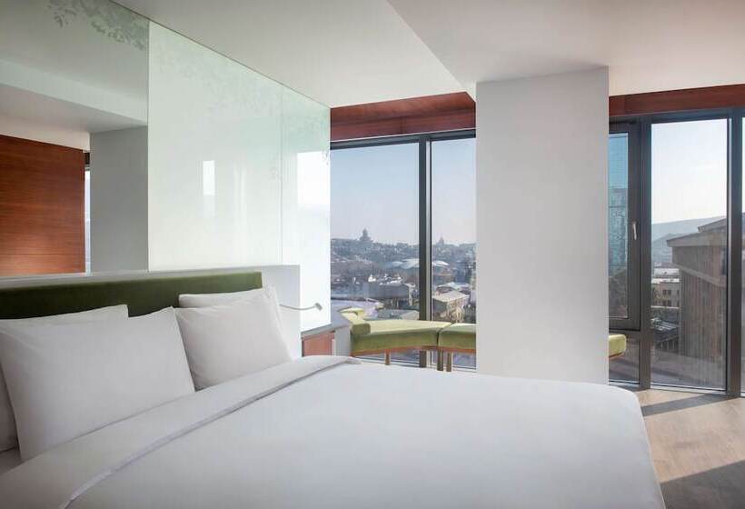 سوییت جونیور, Radisson Blu Iveria