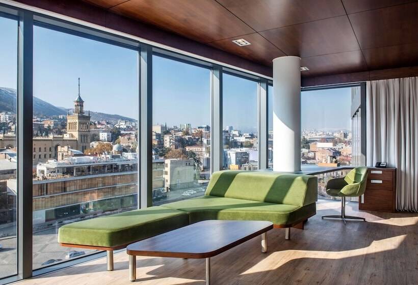 سوییت جونیور, Radisson Blu Iveria