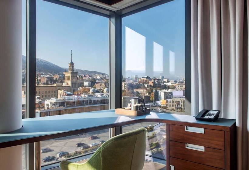 سوییت جونیور, Radisson Blu Iveria