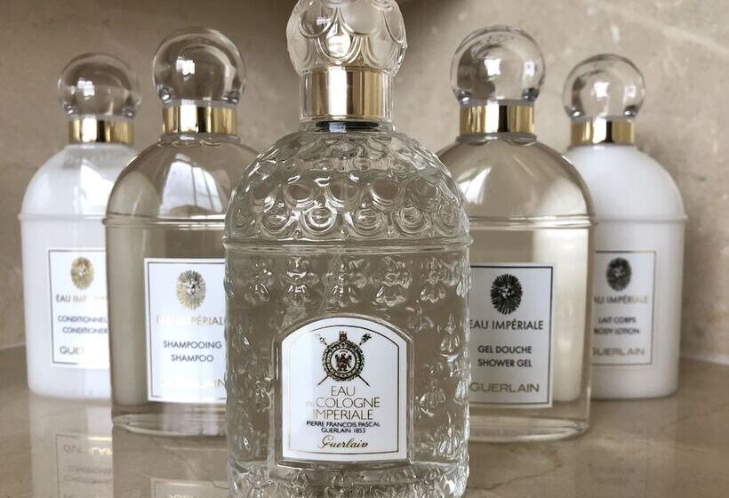 سوییت جونیور, Shangri La Paris