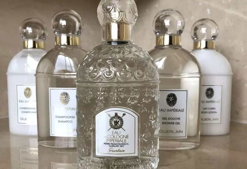 سوییت جونیور, Shangri La Paris