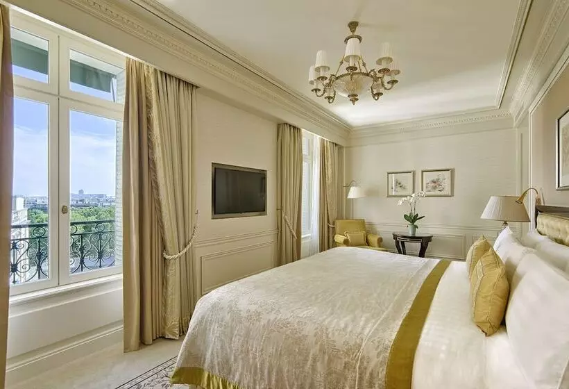 سوییت جونیور, Shangri La Paris