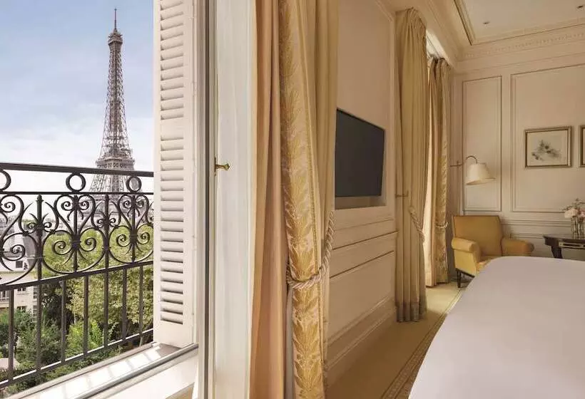 سوئیت جونیور با چشمانداز, Shangri La Paris
