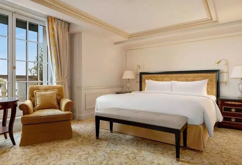 سوئیت جونیور با چشمانداز, Shangri La Paris