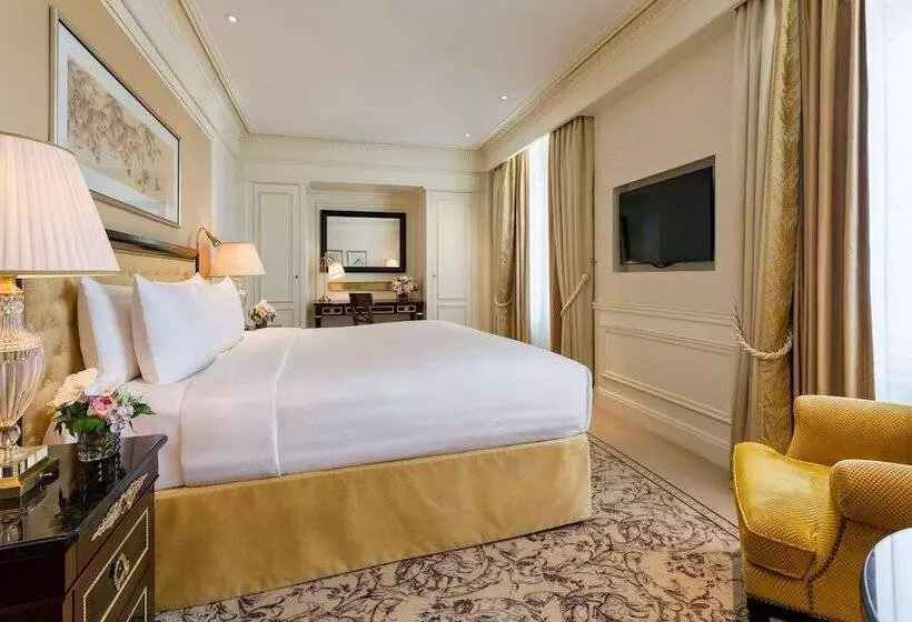 سوئیت جونیور با چشمانداز, Shangri La Paris