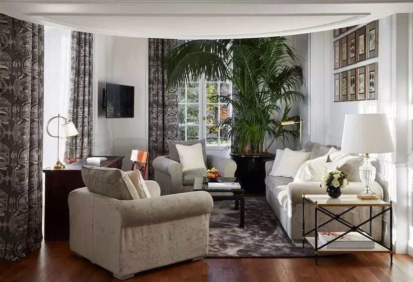 سوییت دوبلکس, Shangri La Paris