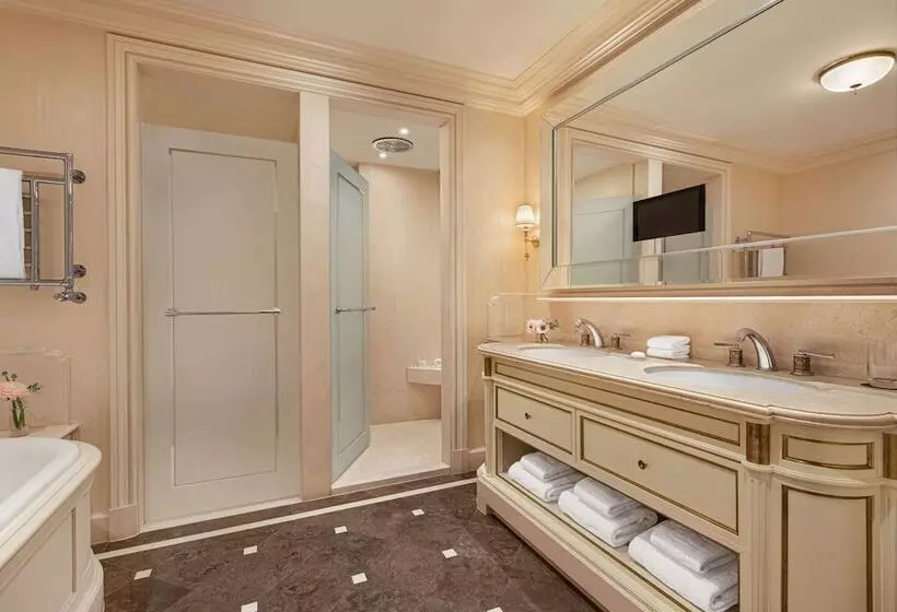 اتاق استاندارد با تخت دوبل, Shangri La Paris
