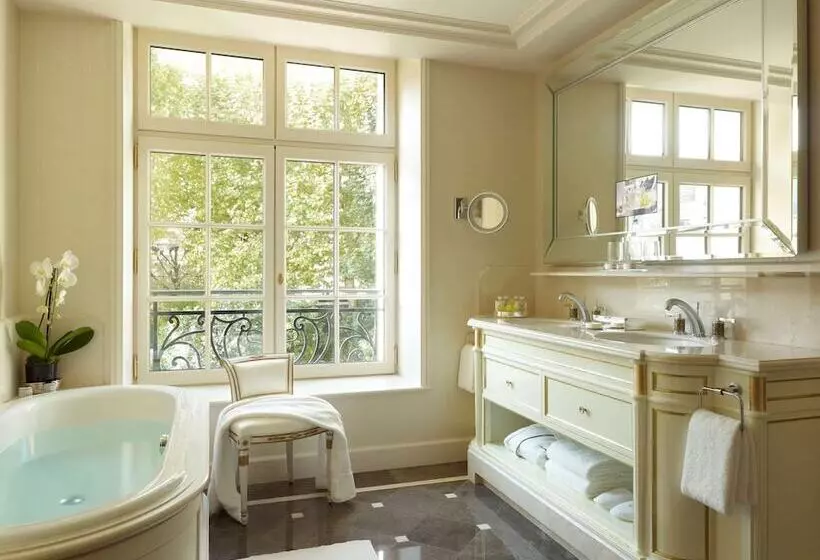 اتاق استاندارد با چشمانداز, Shangri La Paris