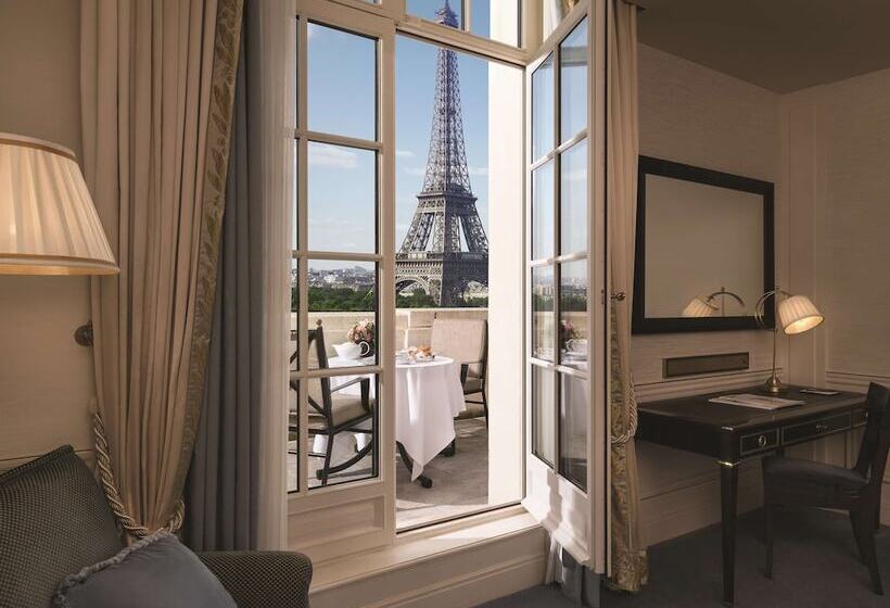 Standard Room Double Bed City View, Shangri La Paris