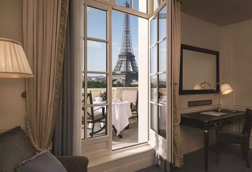 Standard Room Double Bed City View, Shangri La Paris