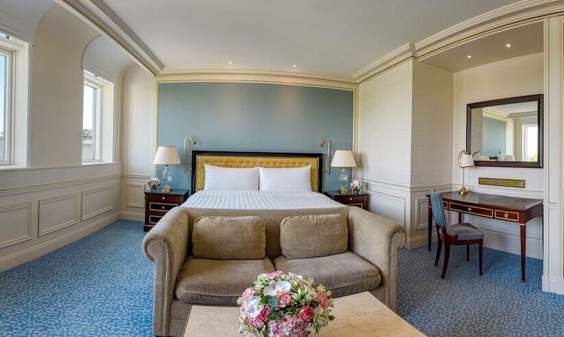 シティビューのダブルベッドスタンダードルーム, Shangri La Paris