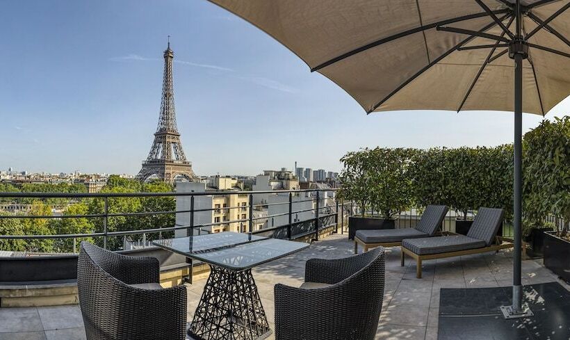 Standard Room Double Bed City View, Shangri La Paris
