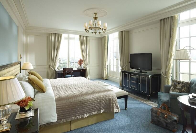 シティビューのダブルベッドスタンダードルーム, Shangri La Paris