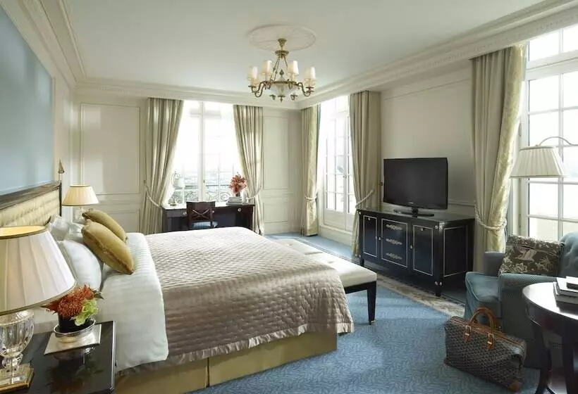 Standard Room Double Bed City View, Shangri La Paris