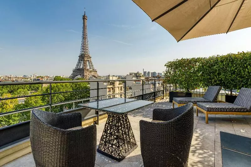 اتاق استاندارد با چشمانداز, Shangri La Paris