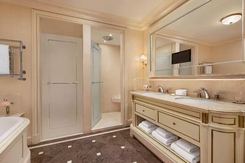 اتاق استاندارد با تراس, Shangri La Paris