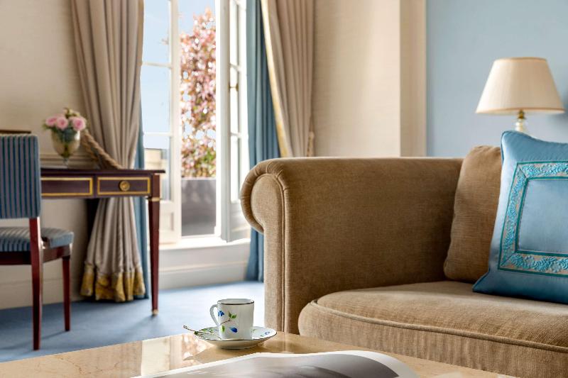 テラス付きスタンダードルーム, Shangri La Paris