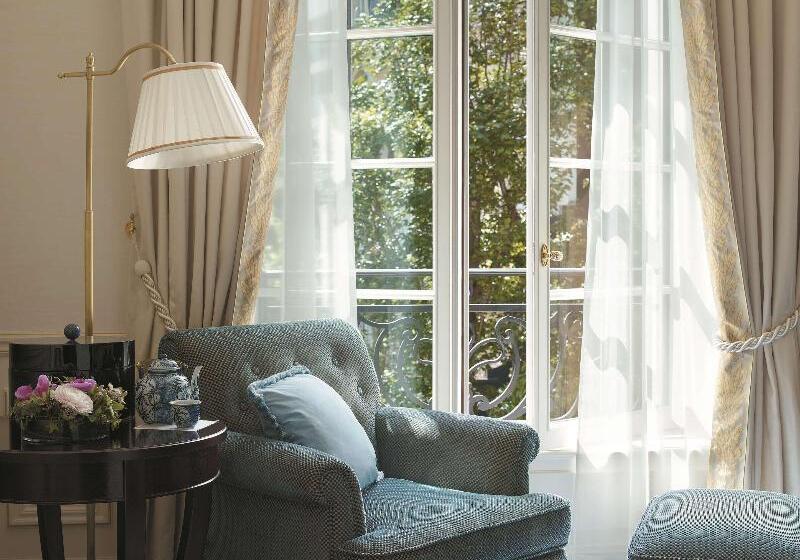 テラス付きスタンダードルーム, Shangri La Paris