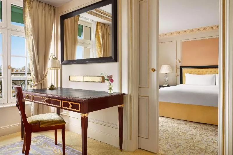 سوییت لوکس, Shangri La Paris