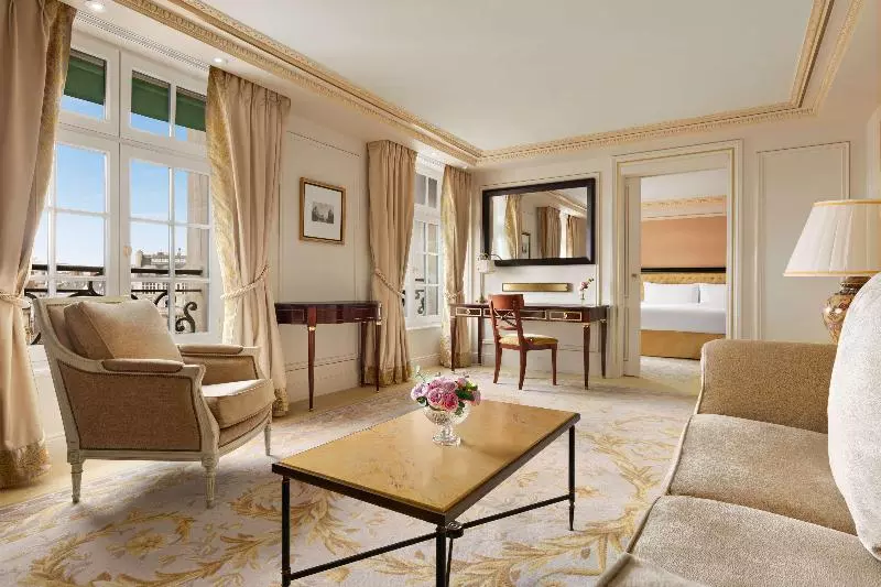 سوییت لوکس, Shangri La Paris