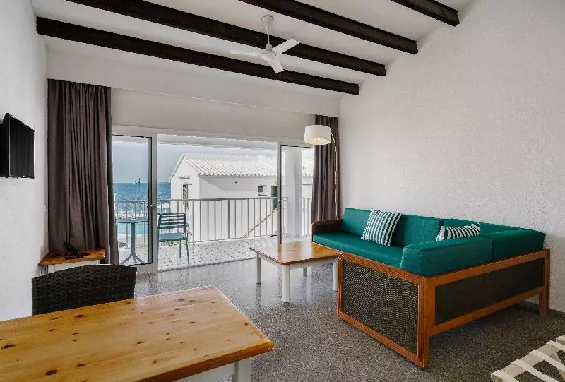 キングサイズベッドのスタンダードルーム, Intercontinental Fiji Golf Resort & Spa, An Ihg