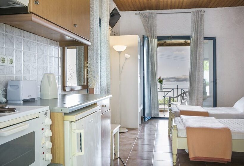 شقة غرفة واحدة, Metaxatos Apartments