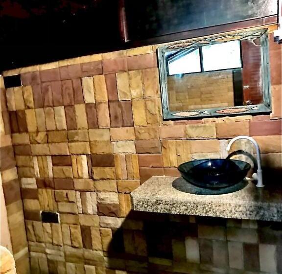 בקתה סטנדרטית, Frog Beach House