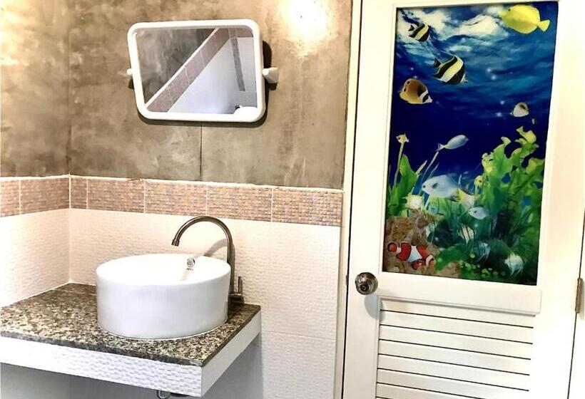 בקתה סופריור, Frog Beach House