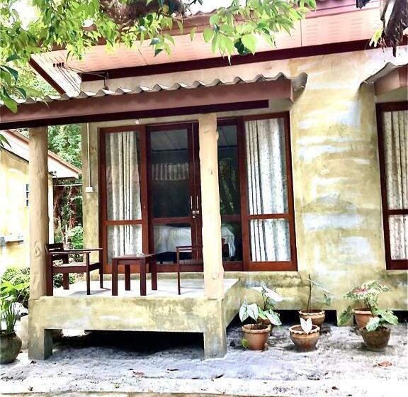 בקתה סופריור, Frog Beach House