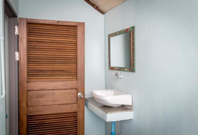 בקתה סטנדרטית, Frog Beach House