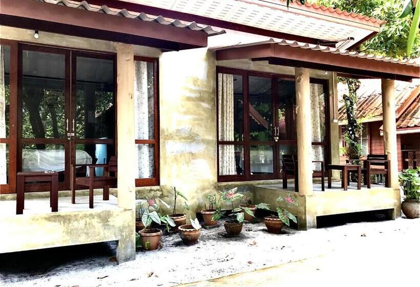 בקתה דלוקס, Frog Beach House